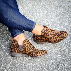 Pierre Dumas Women's Leopard Print Ankle Booties 6